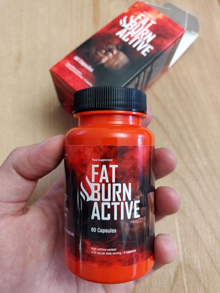 envase de suplemento con su caja de color negro y rojo con letras blancas.