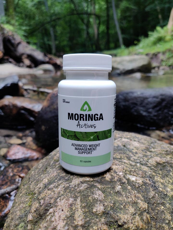 envase blanca y verde con letras negras.