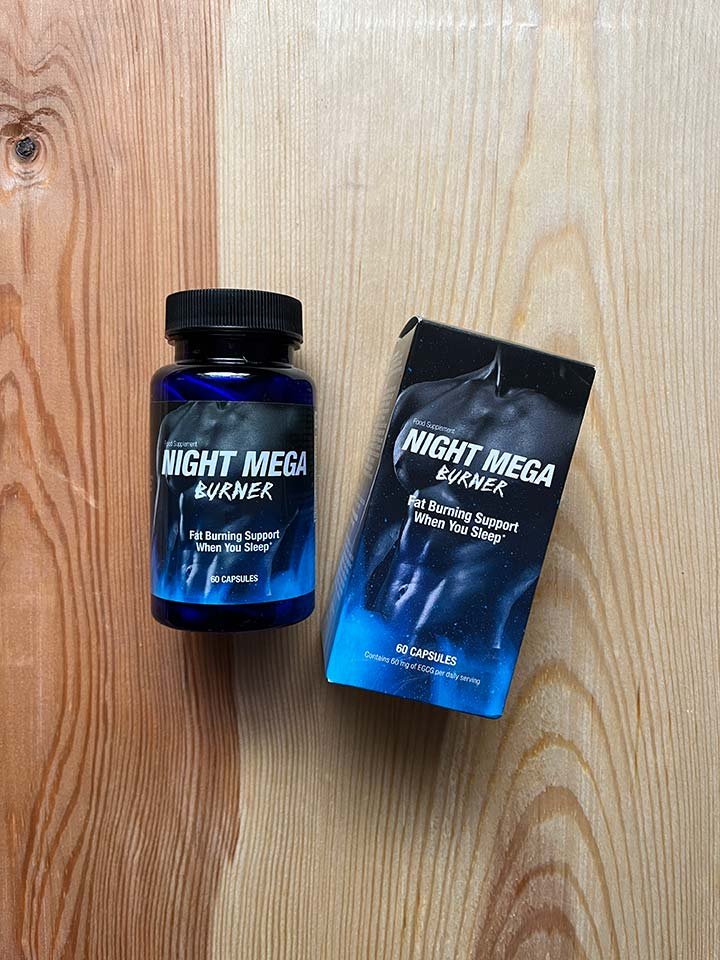 envase de suplemento con su caja de colores negros y azul con letras blancas.