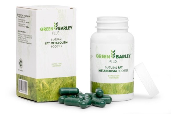 envase de green barley plus sobre fondo blanco y naturaleza con letras verdes, capsulas de suplemento verde fuerte.