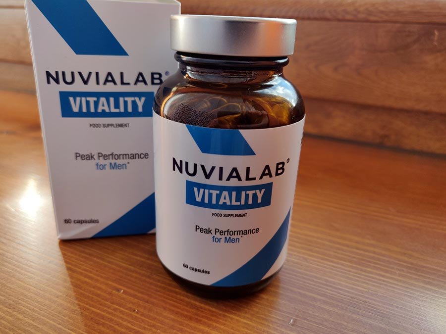 caja y bote de suplemento blanca  con letras negras y azules