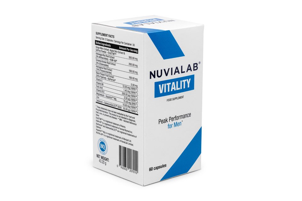 caja de suplemento blanca  con letras negras y azules